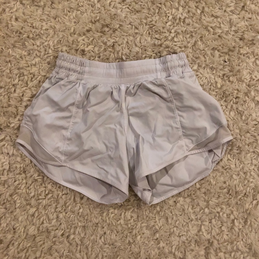 White Lululemon Hotty Hot short size 4, 4”